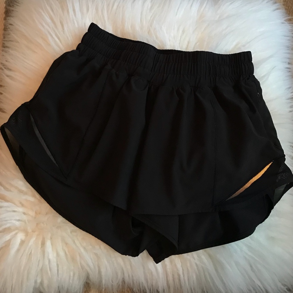 black lululemon hotty toddy shorts
